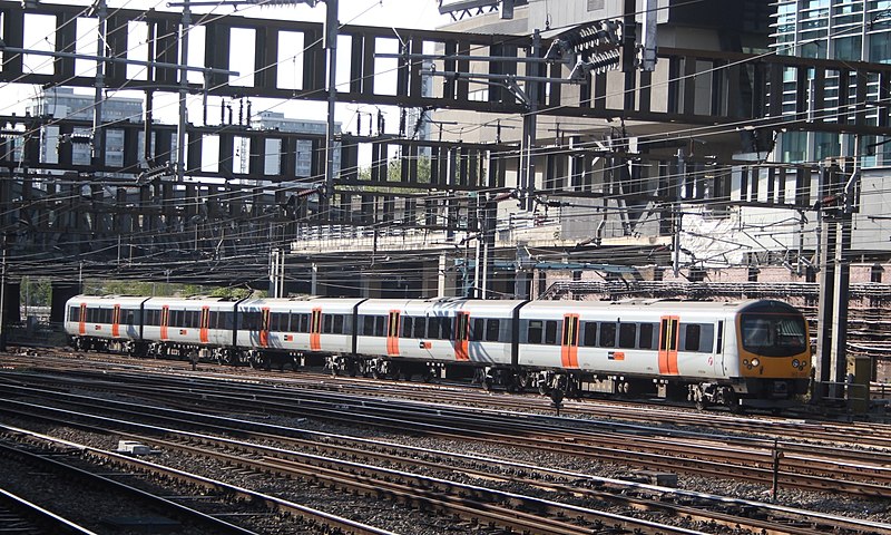 File:Paddington - Heathrow Connect 360202 arriving.JPG