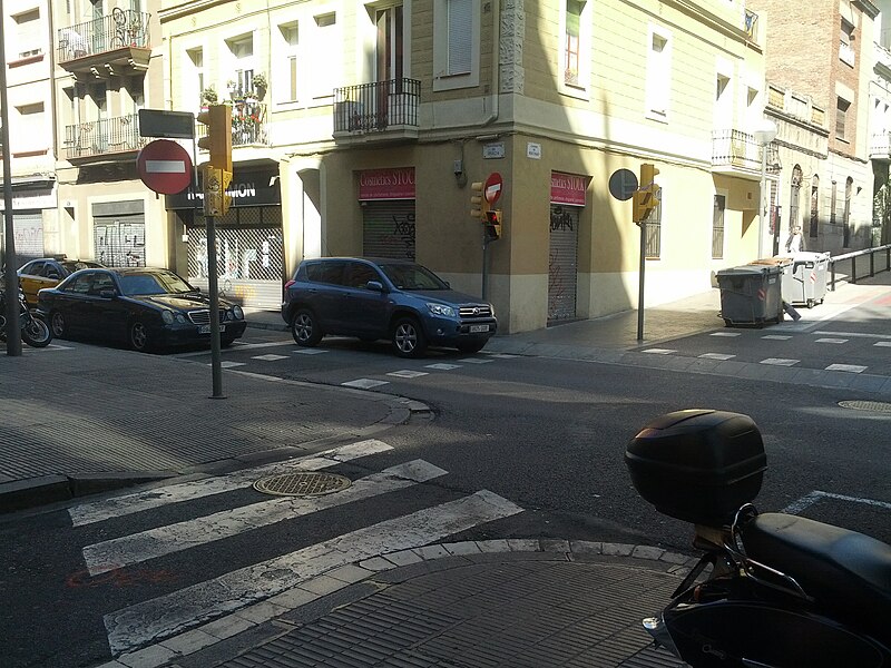 File:Partially signalized intersection with raised crosswalk (18467909131).jpg