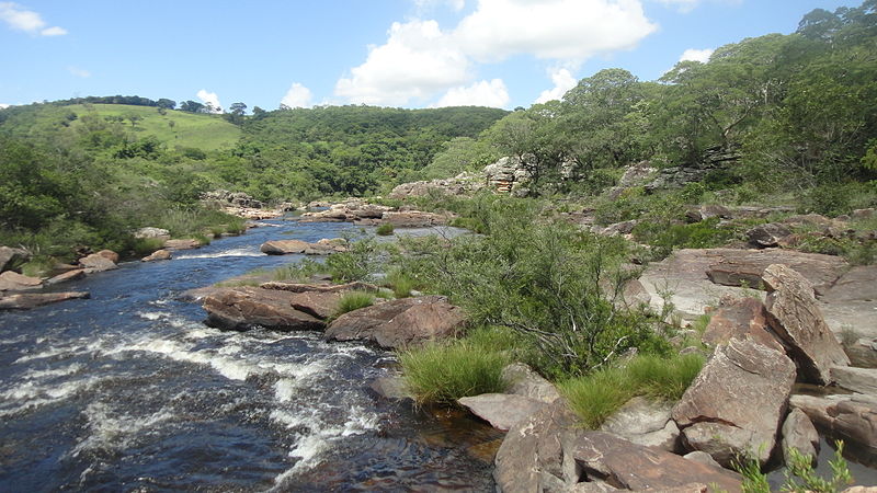 File:Pedras perto da Cachoeira Grande.JPG