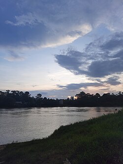 Desa Manduing Lama di seberang Sungai Katingan