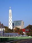 Igreja Paroquial Hl. Geist Lenzing Südansicht.jpg