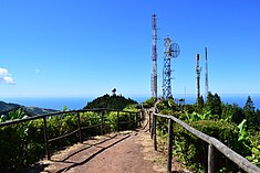 The summit of Pico Alto is the location of communication antennas, as well as a lookout open to the public