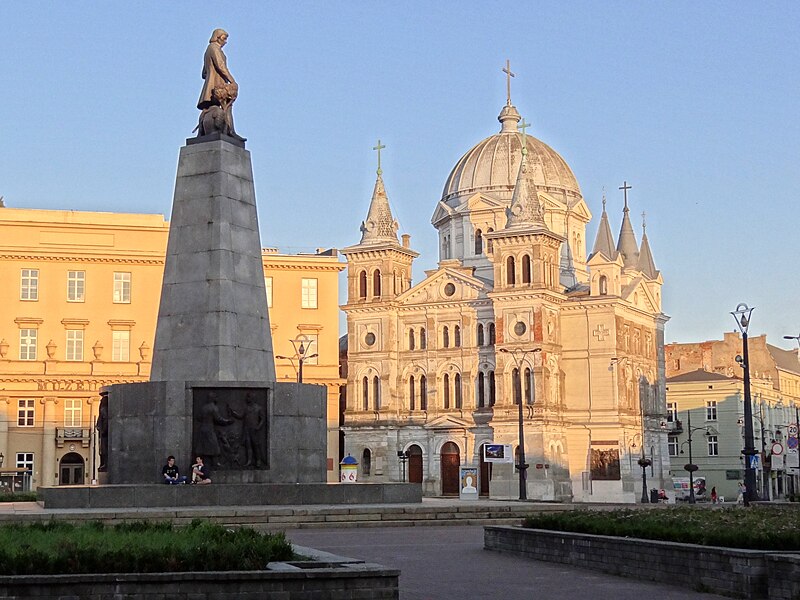 File:Pl. Wolnosci at Sunset - Lodz - Poland 02 (9232054569).jpg