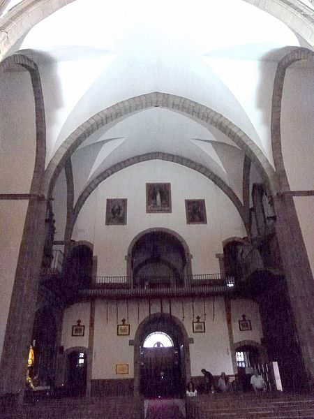 File:Ponferrada - Basilica de Nuestra Señora de la Encina 12.jpg