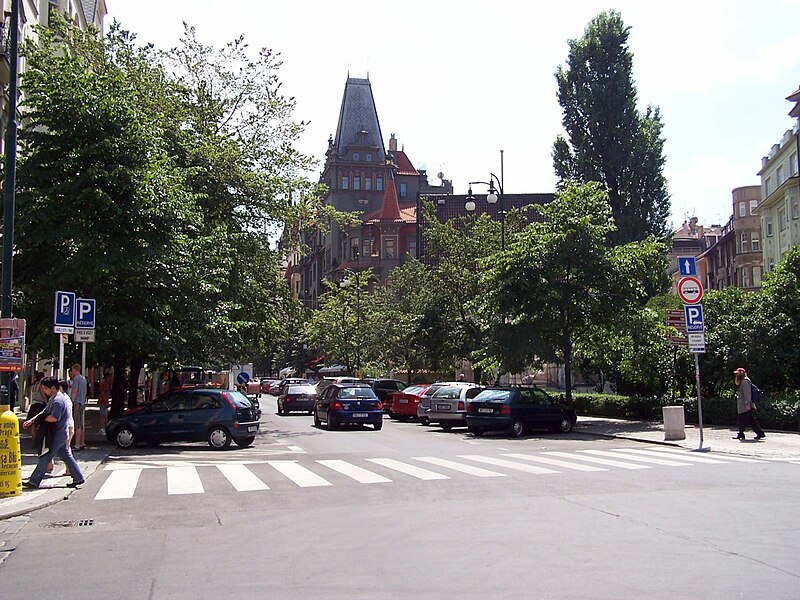 File:Praha - Pařížská třída - Paris Avenue - View SSE.jpg