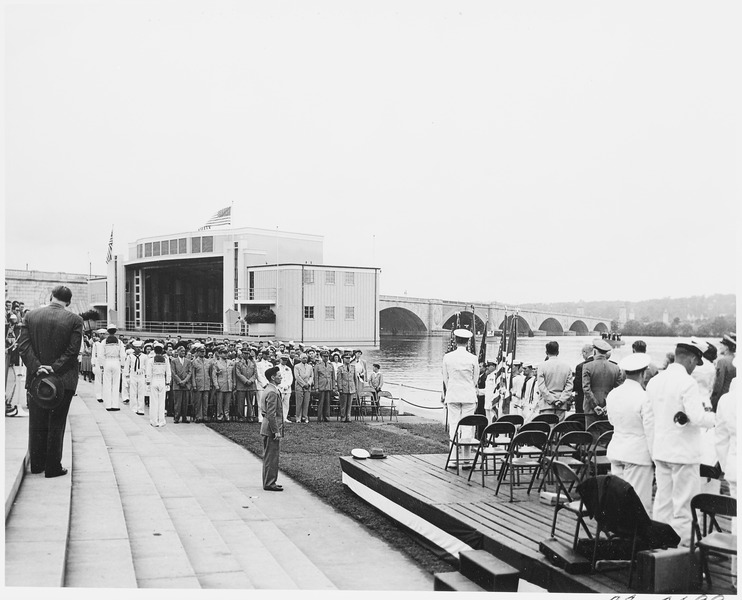 File:President Truman attends a Memorial Day service to honor war dead at Water Gate. - NARA - 199857.tif