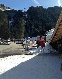 Linea funivia dalla stazione a valle.