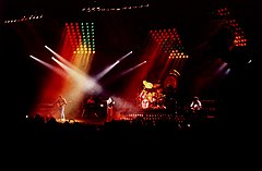 Queen на концерте 12 апреля 1982 в Драммен, Норвегия, во время Hot Space Tour