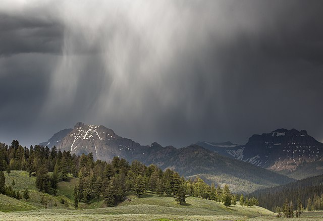 640px-Rain_over_the_Absarokas_(14548779013).jpg (640×438)