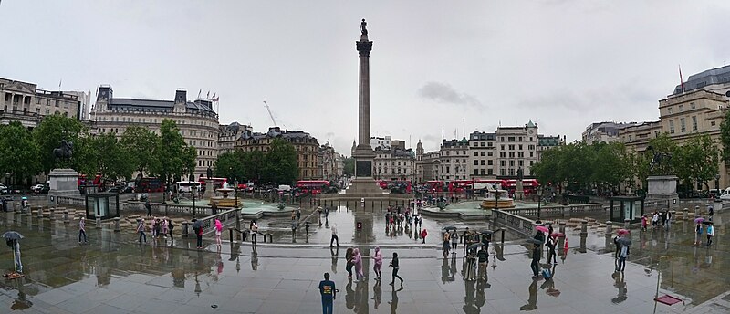 File:Rainy day on trafalgar square.jpg