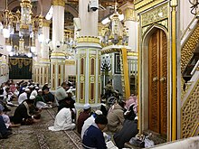 Ar-Rawdah ash-Sharifah is mostly crowded with worshippers, and movement is restricted by policemen at all times Rawdah by Uleke.jpg