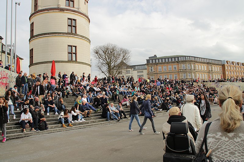 File:Rheintreppen Dusseldorf (154559819).jpeg