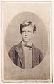 Arthur Rimbaud : photo carte de visite (1871) composée par Carjat dont l'adresse du studio apparaît au bas du document.