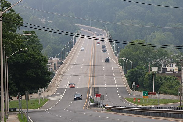 The William Cullen Bryant Viaduct connects with Flower Hill, Roslyn Estates, and Manhasset to the west.