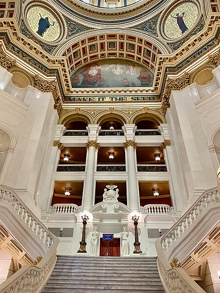 File:Rotunda, Pennsylvania State Capitol, Harrisburg, PA.jpg