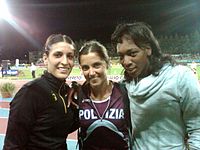 Magdelín Martínez (Mitte) gewann Bronze, links neben ihr: die in der Qualifikation ausgeschiedene Simona La Mantia