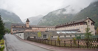 Ancien couvent des Trinitaires de Saint-Salaire.