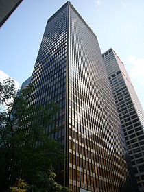 Het Seagram Building, een type-voorbeeld van de standaardwolkenkrabber in de Internationale Stijl
