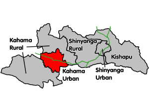 Kahama Urban elhelyezkedése a Shinyanga régióban.  Főutak zöld színben.