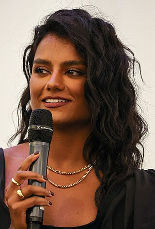 <span class="mw-page-title-main">Simone Ashley</span> English actress (born 1995)