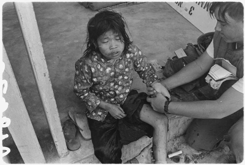 File:Small girl receives medical aid during fierce fighting in Nam-o Village near Danang, South Vietnam. - NARA - 532450.tif