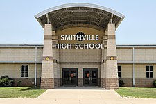 Vstup do Smithville na střední škole 2012.jpg