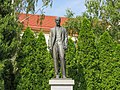socha T. G. Masaryka před školou