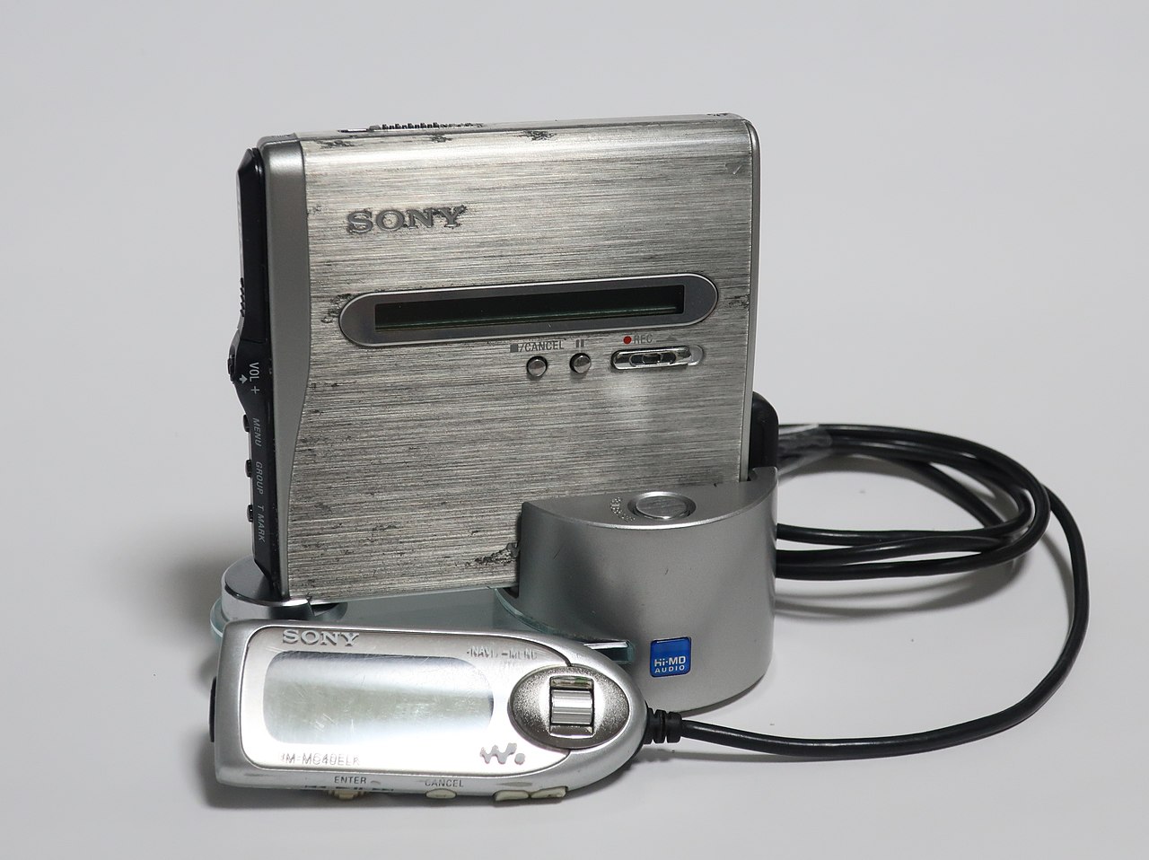 File:Sony MZ-NH1 Hi-MD Walkman.jpg - Wikimedia Commons