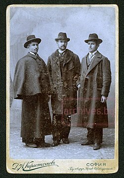 Спиро Олчев, Никола Кокарев и Васил Чакаларов в 1900 г. Фото Димитър Карастоянов