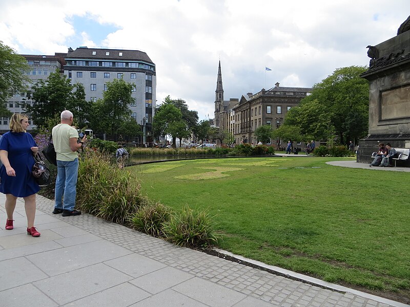 File:St Andrews Square, Edinburgh, Aug 2013 (9537718321).jpg