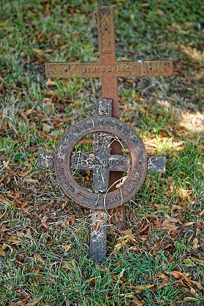 File:St Mary the Virgin's Church, Aythorpe Roding churchyard cast iron grave cross, Essex, England.jpg