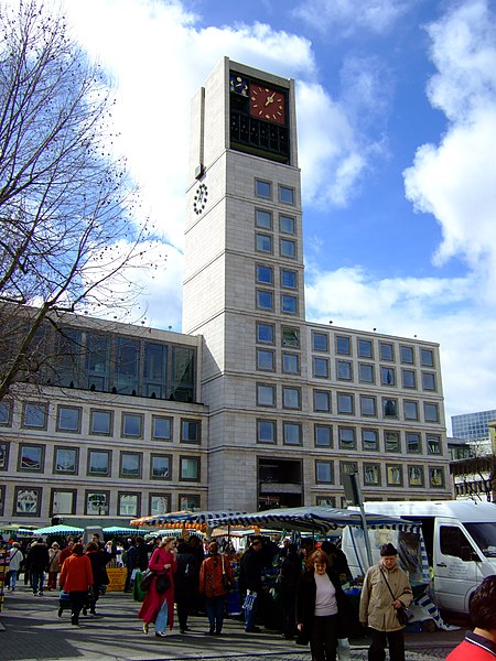 File:Stuttgart Rathaus01.JPG