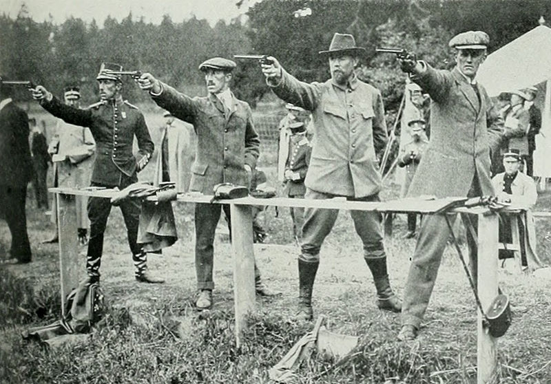 Ergonomie crosses fin XIX eme/début XX eme? 800px-Swedish_50_m_free_pistol_team_1912_Olympics