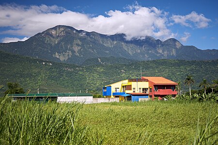 Tập_tin:Taiwan_2009_HuaLien_Farmers_Residence_by_Field_and_Mountain_FRD_6158.jpg