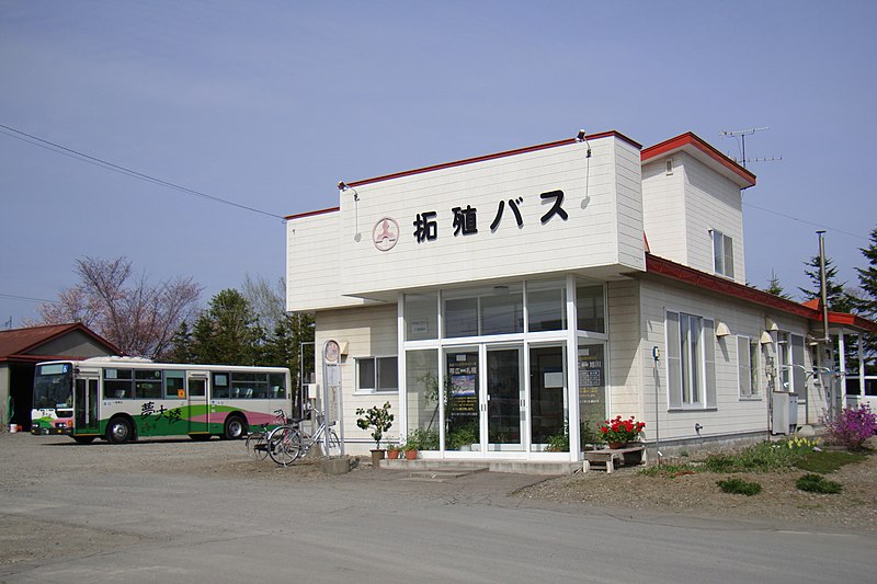 File:Takushoku bus Kamishihoro01.JPG