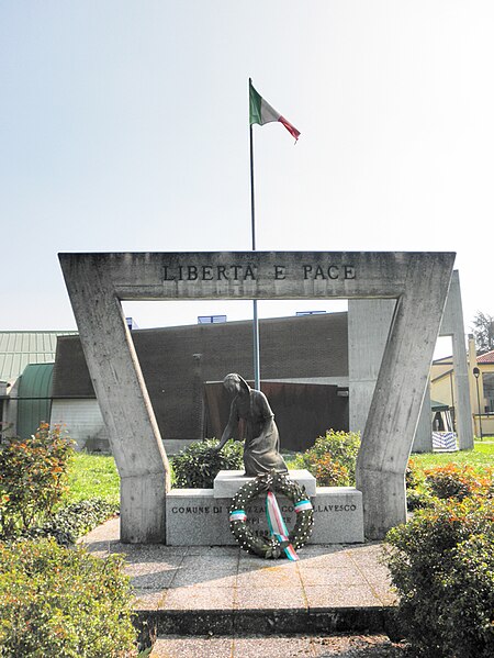 File:Tavazzano con Villavesco (LO) - monumento alla Libertà e alla Pace.jpg