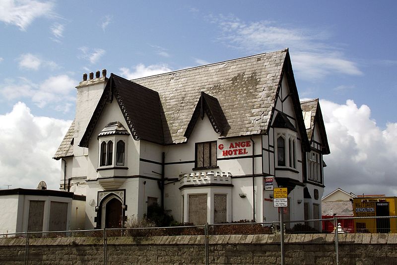 File:The Grange Hotel Rhyl (partly due to be demolished) - panoramio.jpg