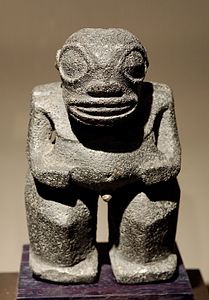 Tiki mâle conservé au musée du Louvre.