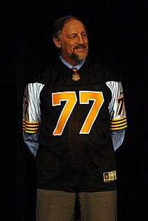 <span class="mw-page-title-main">Tony Gabriel</span> Canadian gridiron football player (born 1948)