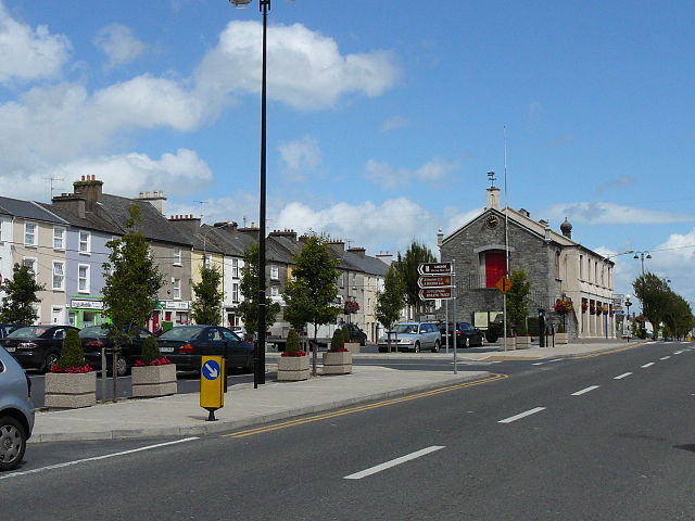 Templemore, Main Street mit Town Hall (2015)