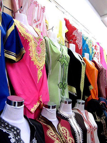 File:Traditional clothing in Morocco-1.jpg