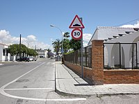 Знак для позначення штучних дорожніх нерівностей (Іспанія)