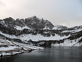 Vedere spre Traualpsee, coliba Landsberg și Lachenspitze.