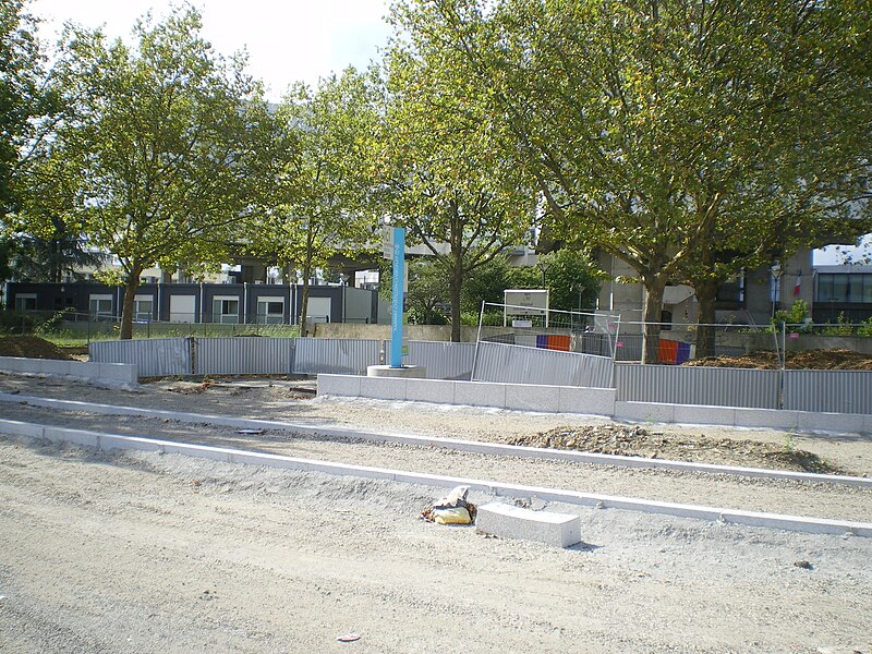 File:Travaux T6 - Clamart - Av Gal de Gaulle - Lot 18 - station hopital beclere - Aout 2012 (2).jpg
