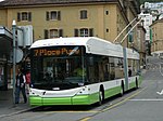 Trolleybus de Neuchâtel arrêt St Honoré.JPG