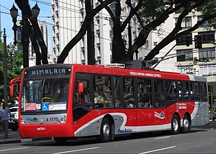 Un trolebús en el centro de São Paulo, Brasil.