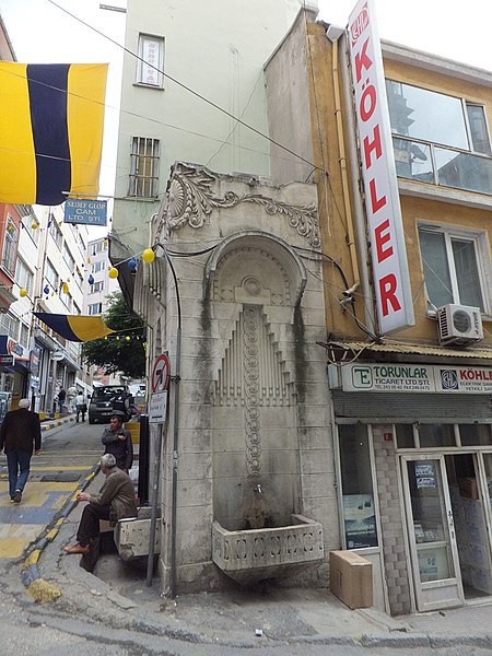 File:Tulip Fountain (Art Nouveau) Istanbul DSCF6087.jpg