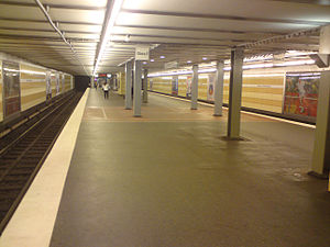 U-Bahnhof Hallerstraße in Hamburg 2009b.jpg
