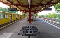 Ruhleben underground station Platform 2.jpg