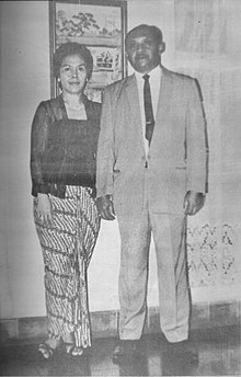 Umar Wirahadikusmah with his wife, Umar Wirahadikusumah dari Peristiwa ke Peristiwa (1983), pVII.jpg